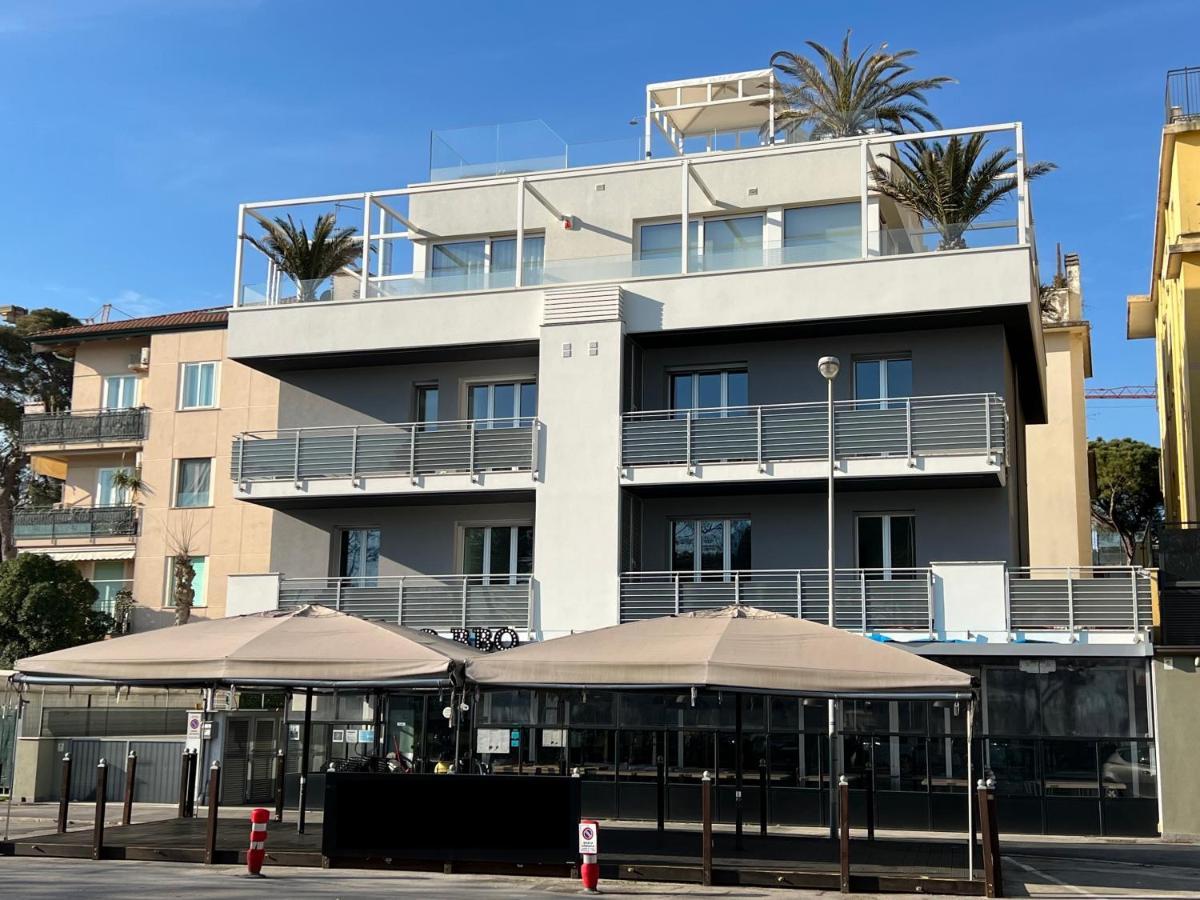 Appartamenti Residence Giardini Ричоне Екстериор снимка