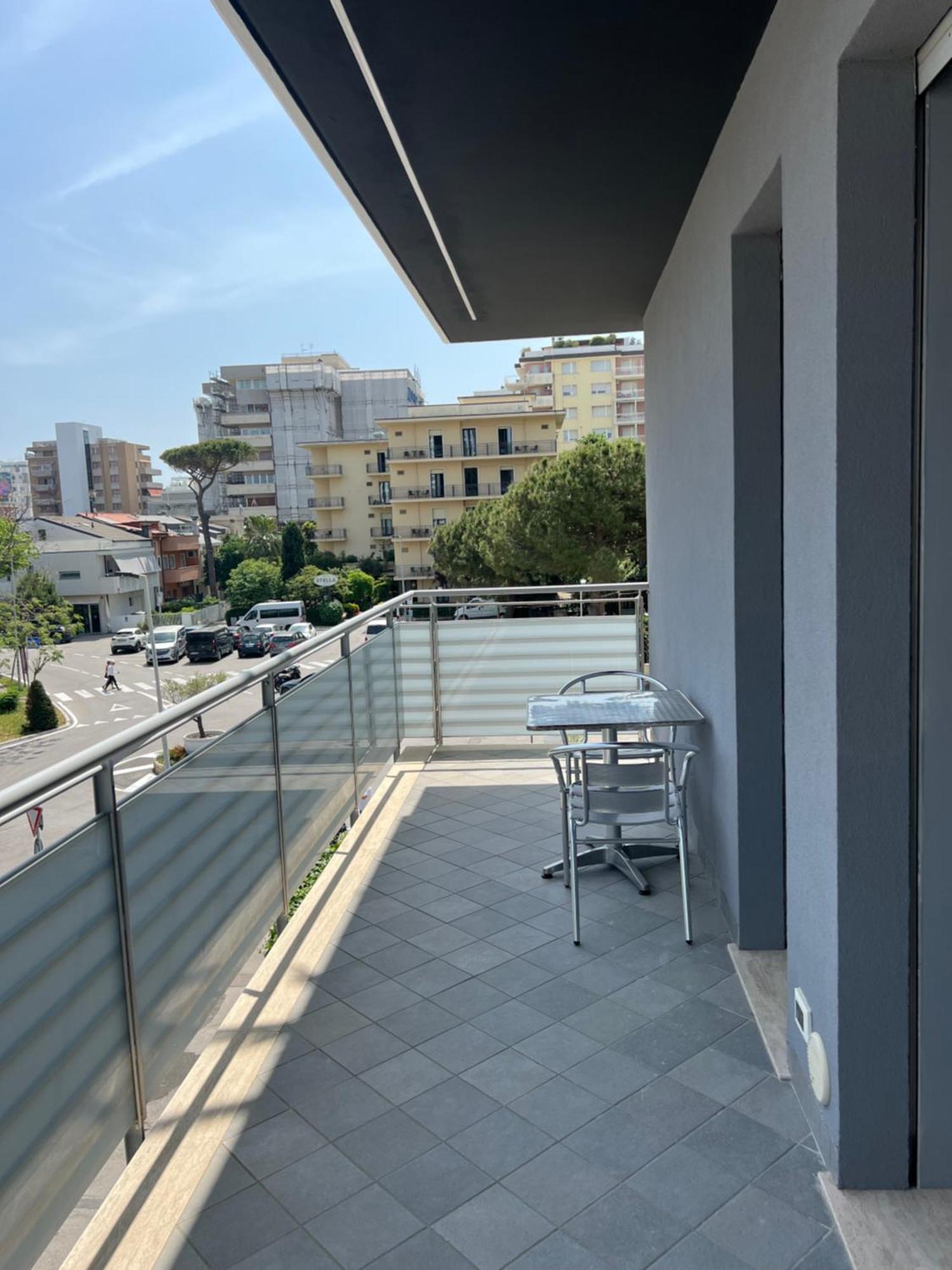 Appartamenti Residence Giardini Ричоне Екстериор снимка