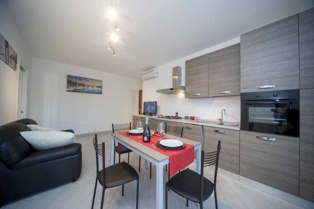 Appartamenti Residence Giardini Ричоне Екстериор снимка
