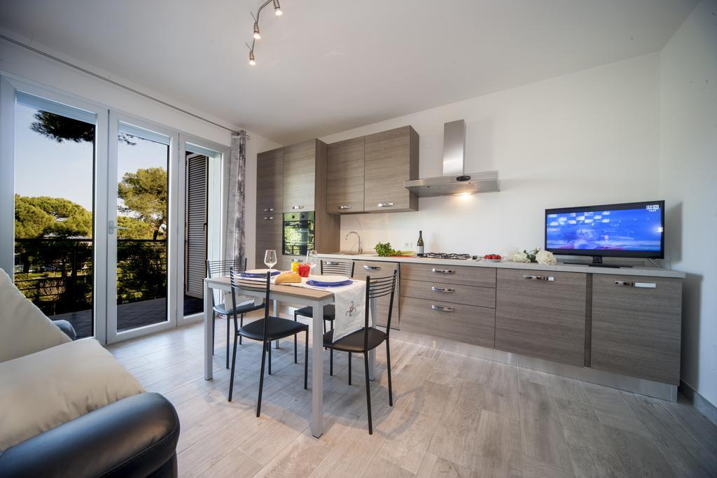 Appartamenti Residence Giardini Ричоне Екстериор снимка