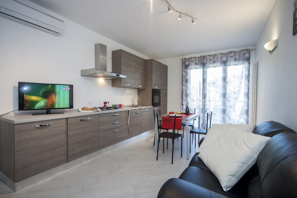 Appartamenti Residence Giardini Ричоне Екстериор снимка