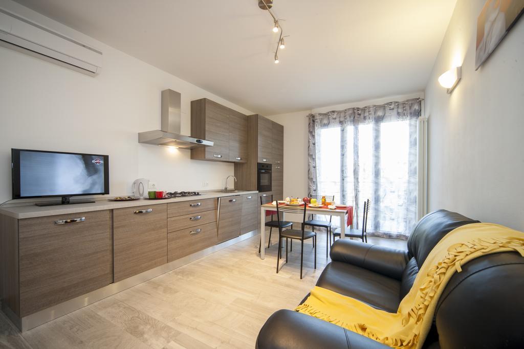 Appartamenti Residence Giardini Ричоне Екстериор снимка